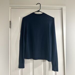 Everlane sweater size small, navy blue